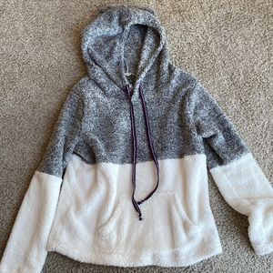 Women’s Hem & Thred M top. Super soft. 100% polyester